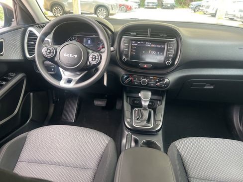 Certified 2022 Kia Soul LX w/ Technology Package FWD image 16