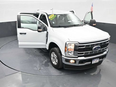 Used 2025 Ford F250 XLT image 41