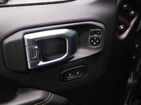 Used 2025 Jeep Wrangler Unlimited Sahara image 23