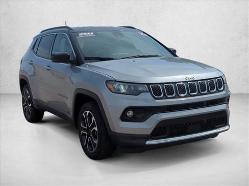 Used 2024 Jeep Compass Limited AWD/4WD image 3