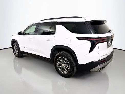 Used 2025 Chevrolet Traverse LT image 5