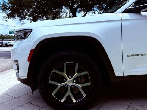 Used 2023 Jeep Grand Cherokee L Limited AWD/4WD image 9