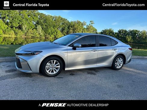 Certified 2025 Toyota Camry LE image 1