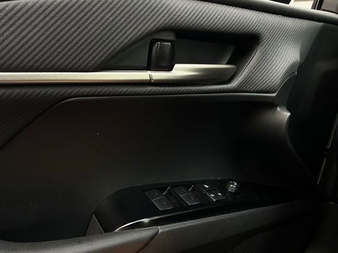 Used 2025 Toyota Camry SE image 21