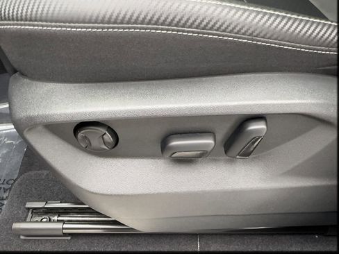 Used 2023 Volkswagen Atlas Cross Sport SE w/ Panoramic Sunroof Package FWD image 21