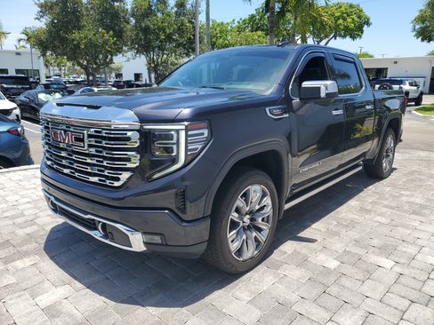 Used 2023 GMC Sierra 1500 Denali w/ Denali Reserve Package AWD/4WD image 3