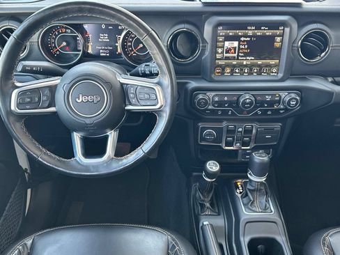 Used 2022 Jeep Wrangler Unlimited Sahara AWD/4WD image 13