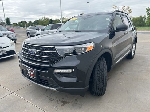 Used 2021 Ford Explorer XLT w/ Equipment Group 202A AWD/4WD image 3