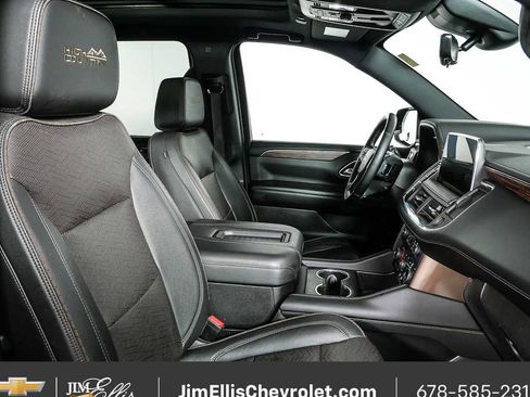 Used 2023 Chevrolet Suburban High Country w/ LPO, Illumination Package AWD/4WD image 23