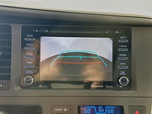 Used 2018 Toyota Sienna XLE FWD image 22