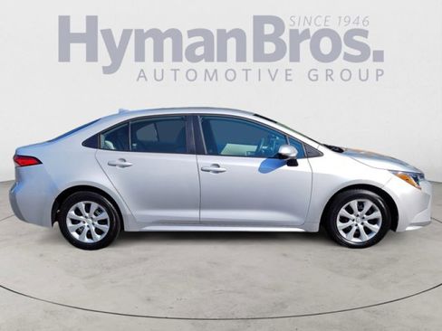 Used 2021 Toyota Corolla LE image 2