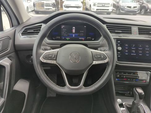 Used 2023 Volkswagen Tiguan SE image 16