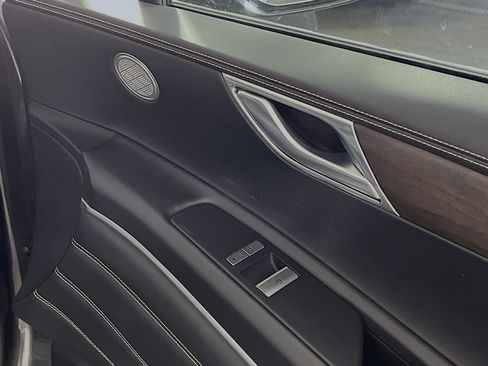 Used 2024 Genesis GV80 2.5T image 32