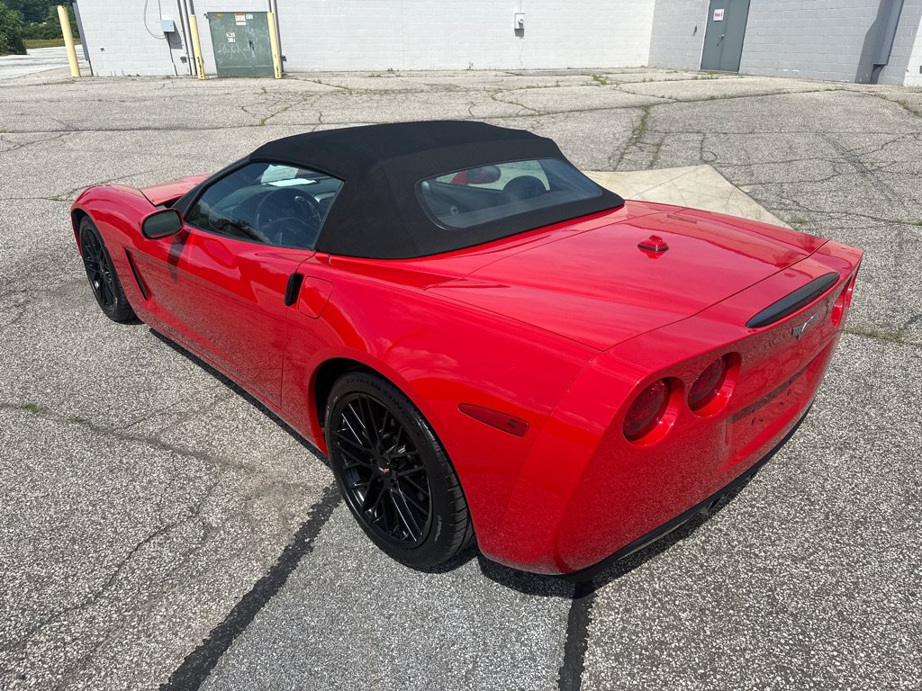 Used 2005 Chevrolet Corvette Convertible w/ Preferred Equipment Group RWD image 8