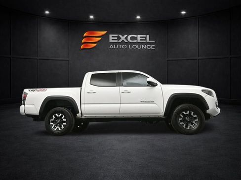 Used 2023 Toyota Tacoma TRD Off-Road w/ Technology Package image 39