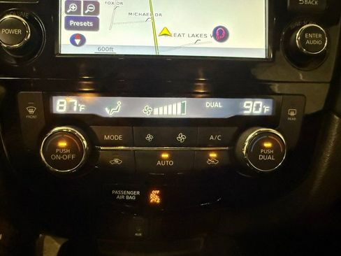 Used 2017 Nissan Rogue SL w/ SL Premium Package image 38