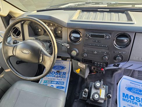 Used 2015 Ford F750 2WD Regular Cab Super Duty image 9