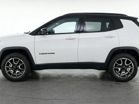 Used 2025 Jeep Compass Trailhawk AWD/4WD image 5