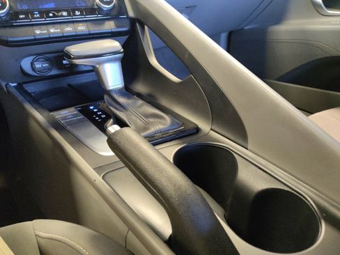 Used 2025 Hyundai Elantra Sport FWD image 26