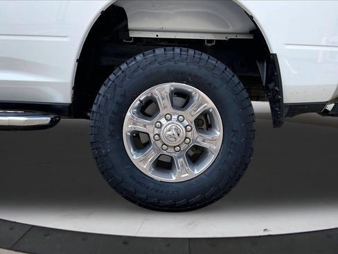 Used 2025 RAM 2500 Big Horn AWD/4WD image 35