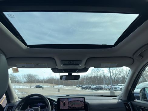 New 2026 Nissan Pathfinder SL image 29