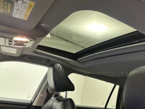 Used 2024 Toyota Highlander XLE AWD/4WD image 18