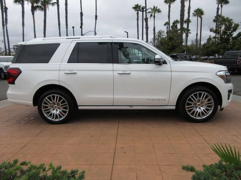 Used 2023 Ford Expedition Platinum AWD/4WD image 5