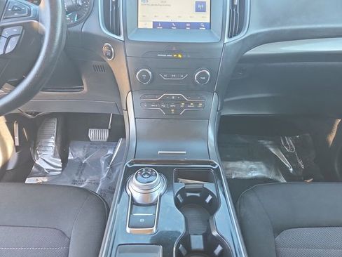 Used 2020 Ford Edge SE image 11