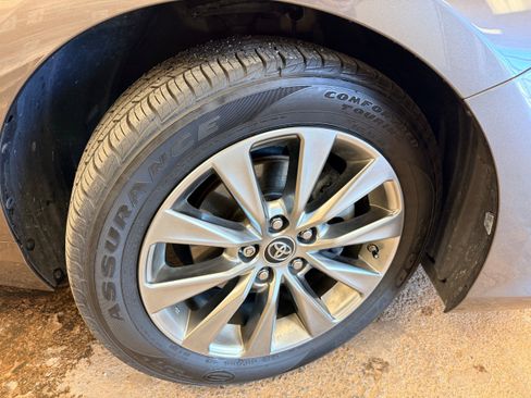 Used 2015 Toyota Camry XLE FWD image 16