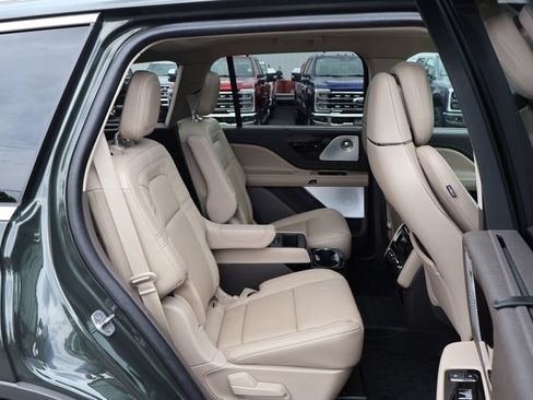 Used 2023 Lincoln Aviator Reserve w/ Equipment Group 201A AWD/4WD image 27