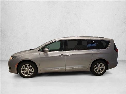 Used 2020 Chrysler Pacifica Touring-L w/ Tire & Wheel Group image 9