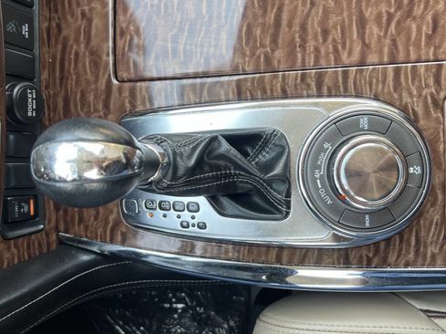 Used 2017 Nissan Armada SL image 21