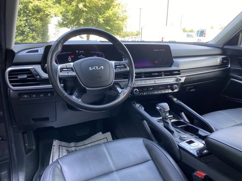 Used 2024 Kia Telluride EX w/ EX Captain's Chair Package FWD image 33