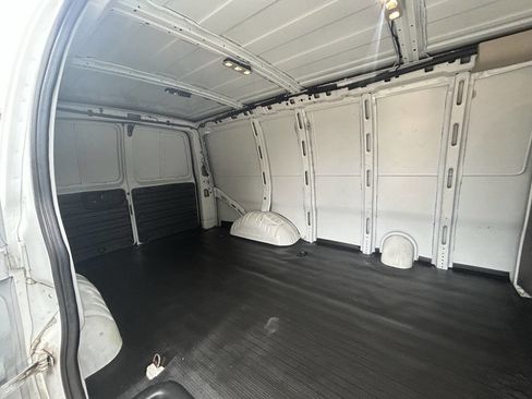Used 2022 Chevrolet Express 2500 2500 3dr Cargo Van image 17