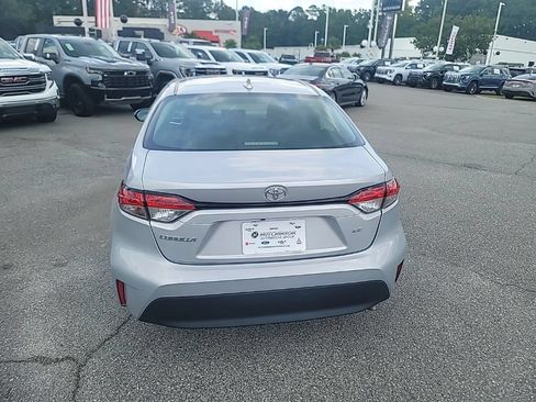 Used 2024 Toyota Corolla LE FWD image 6