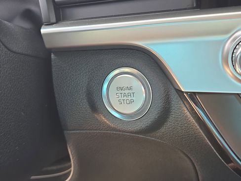 Certified 2023 Kia Telluride EX w/ EX Captain's Chair Package FWD image 31