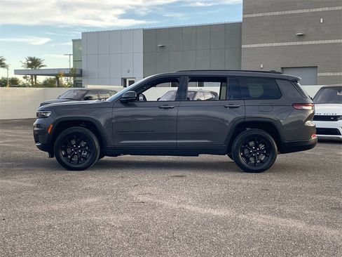 Used 2024 Jeep Grand Cherokee L Altitude image 30