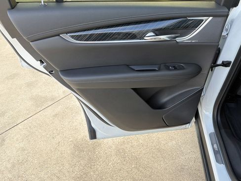 Used 2022 Cadillac XT6 Premium Luxury w/ LPO, Floor Liner Package image 24