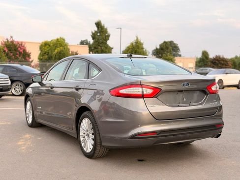 Used 2014 Ford Fusion SE FWD image 10