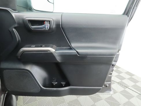 Used 2017 Toyota Tacoma TRD Off-Road w/ Premium & Technology Package image 25