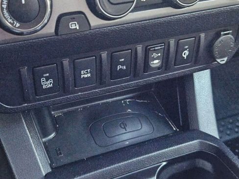 Used 2017 Toyota Tacoma TRD Off-Road AWD/4WD image 30