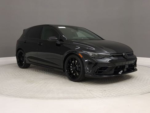 Used 2025 Volkswagen Golf R Black Edition image 5