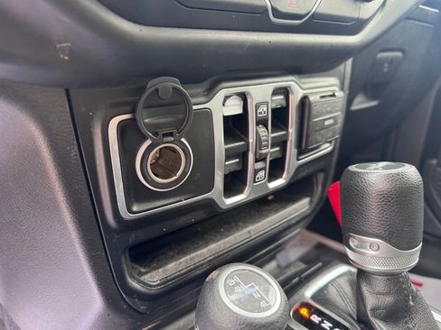 Used 2019 Jeep Wrangler Unlimited Sport S image 17