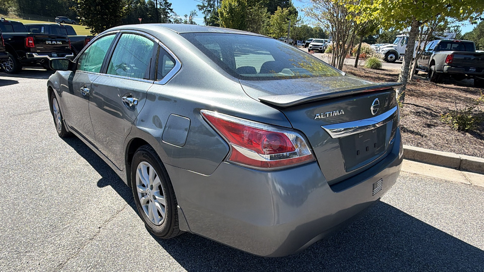 Used 2014 Nissan Altima 2.5 S w/ Sport Value Package FWD image 10
