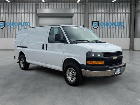 Used 2021 Chevrolet Express 3500 w/ Driver Convenience Package RWD image 3