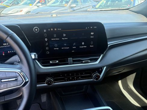 Used 2025 Chevrolet Equinox LT FWD image 17