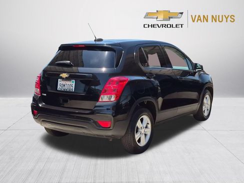 Used 2022 Chevrolet Trax LS w/ Tint and Cruise Package FWD image 5