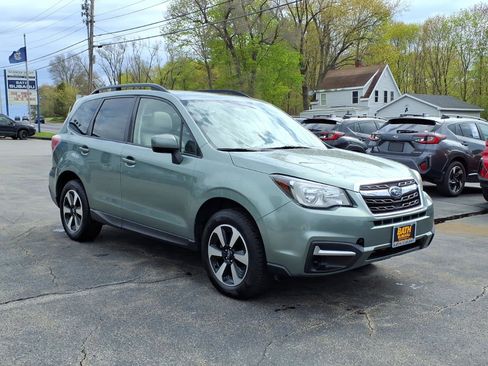 Used 2017 Subaru Forester 2.5i Premium w/ All-Weather Package AWD/4WD image 3