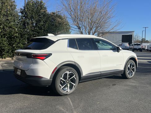 New 2026 Chevrolet Equinox EV LT AWD/4WD image 9