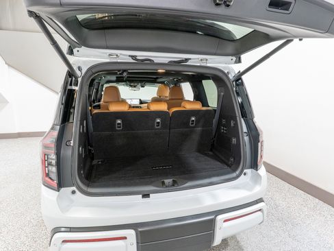 Used 2025 Nissan Armada Platinum Reserve AWD/4WD image 39